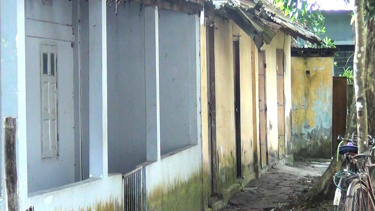 শ্রীমঙ্গল উপজেলা স্বাস্থ্য কমপ্লেক্সের পরিত্যক্ত কোয়ার্টার ভবন। ছবি : কালবেলা