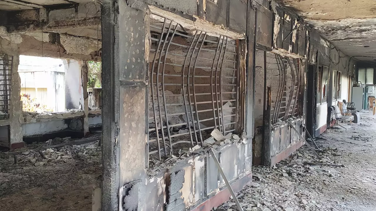 কোটা আন্দোলনের সহিংসতায় নরসিংদী জেলা পরিষদের চিত্র। ছবি : কালবেলা