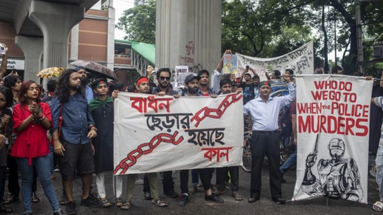দ্রোহযাত্রায় অংশ নেওয়াদের একাংশ। ছবি : সংগৃহীত