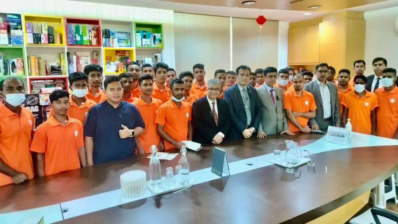 মালয়েশিয়ায় প্রবাসীদের সঙ্গে হাইকমিশনারের মতবিনিময়। ছবি : কালবেলা