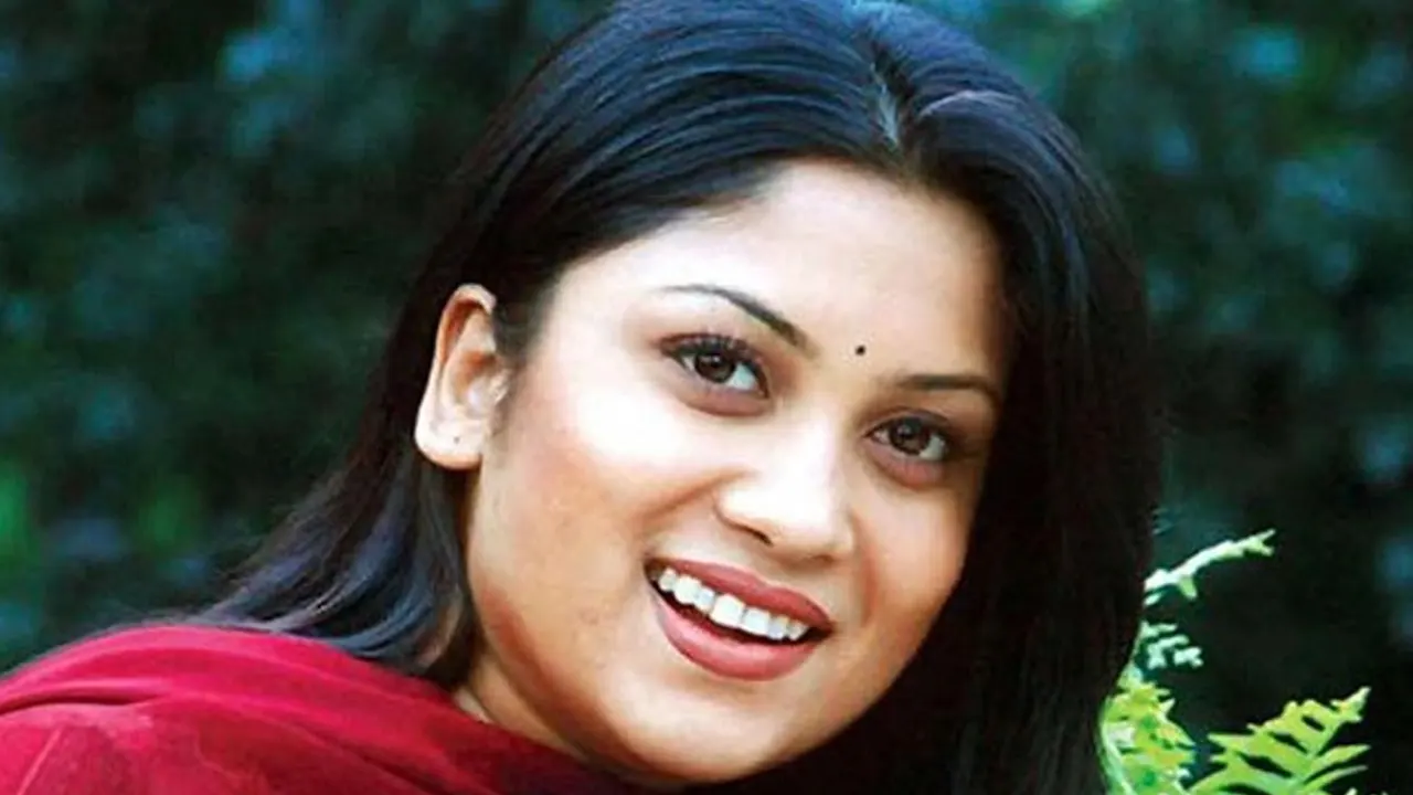 শিক্ষার্থীদের জন্য আল্লাহর কাছে সাহায্য চাইলেন শ্রাবন্তী। ছবি : সংগৃহীত