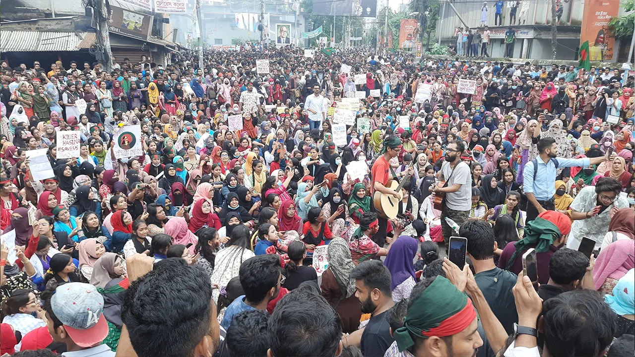 ময়মনসিংহে বিক্ষোভ সমাবেশ করেছেন আন্দোলনকারীরা। ছবি : কালবেলা
