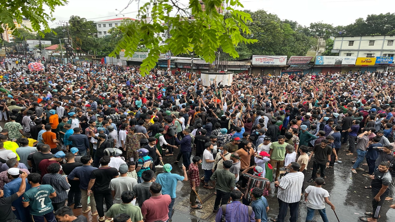 সিলেট নগরীতে আন্দোলনকারীদের অবস্থান। ছবি : কালবেলা
