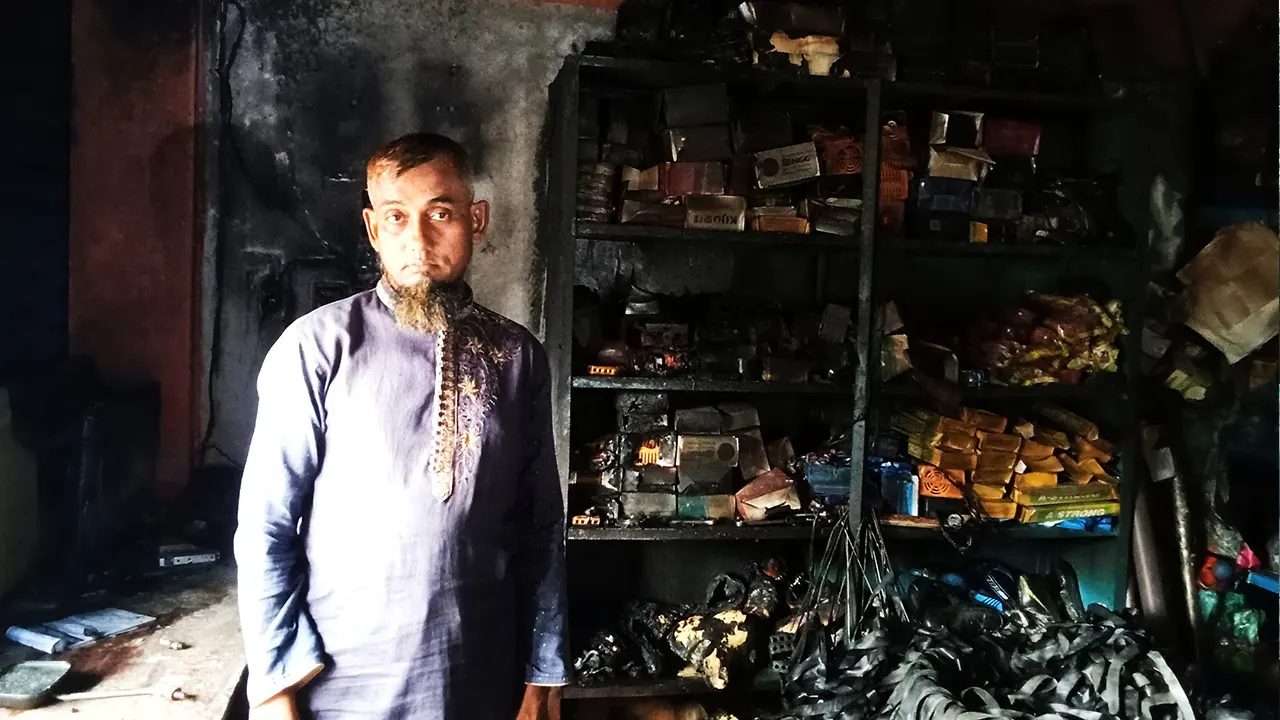 সাইকেলের যন্ত্রাংশের দোকানে অগ্নিকাণ্ডের ঘটনায় অর্ধকোটি টাকার ক্ষতি। ছবি : কালবেলা