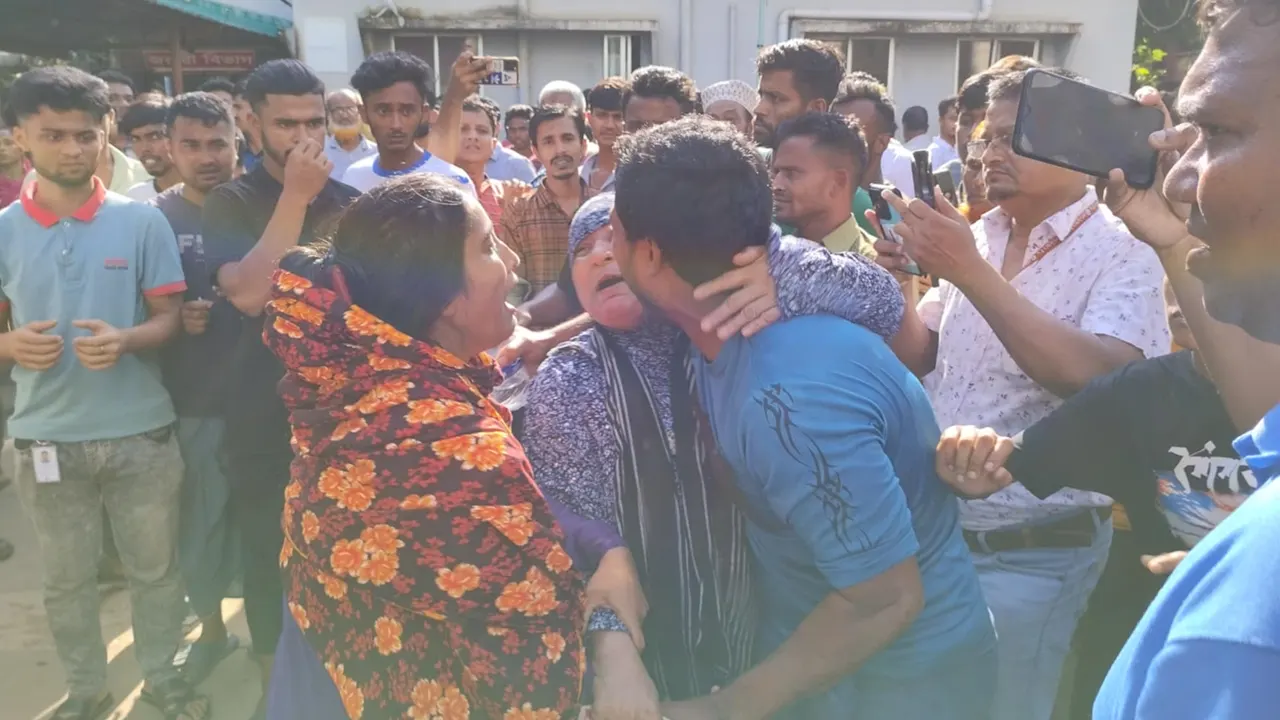 নিহতের স্বজনদের আহাজারী। ছবি : কালবেলা
