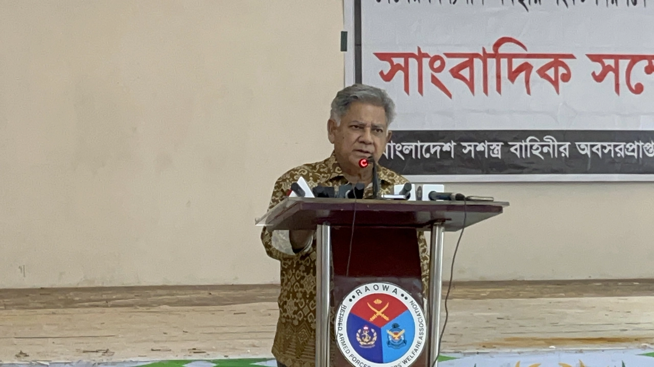 রাজধানীর রাওয়া ক্লাবে সংবাদ সম্মেলনে কথা বলেন ব্রিগেডিয়ার জেনারেল (অব.) সাখাওয়াত হোসেন। ছবি : কালবেলা