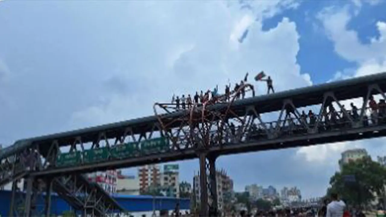 বিক্ষোভকারী জনতা। ছবি : কালবেলা