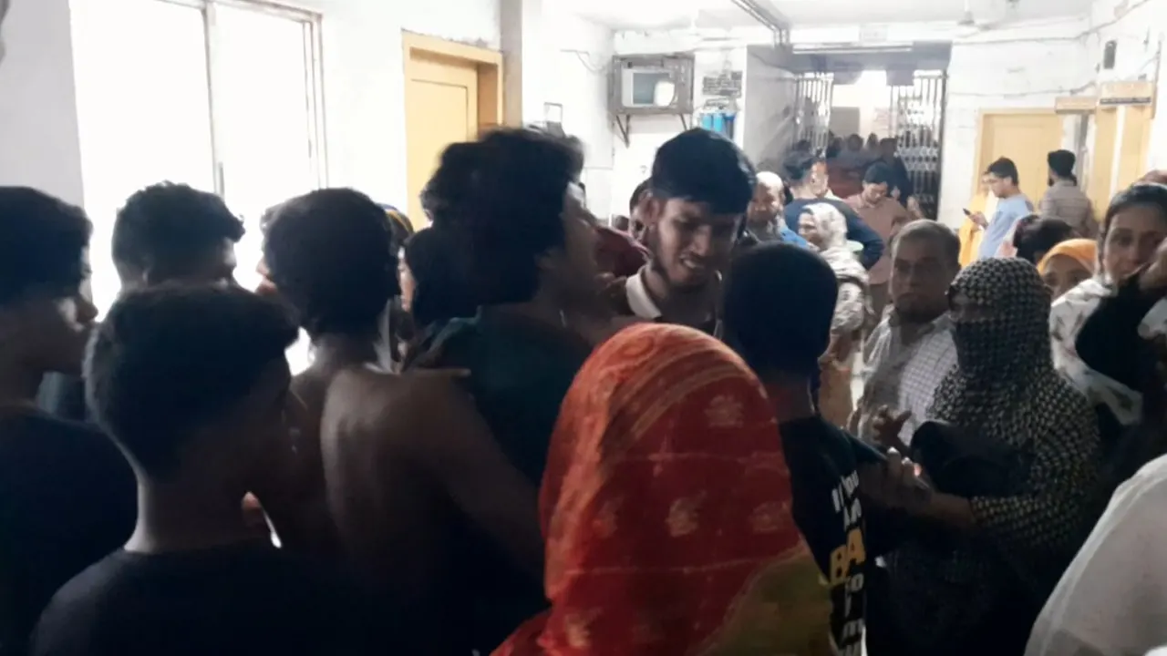 নিহতের খবর শুনে স্বজনদের আহাজারি। ছবি : কালবেলা