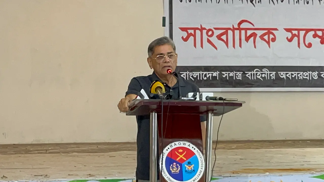 সাবেক ব্রিগেডিয়ার জেনারেল (অব.) আনাম খান। ছবি ভিডিও থেকে