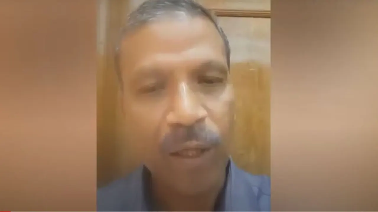 ফেসবুক লাইভে আসিফ নজরুল। ছবি : সংগৃহীত