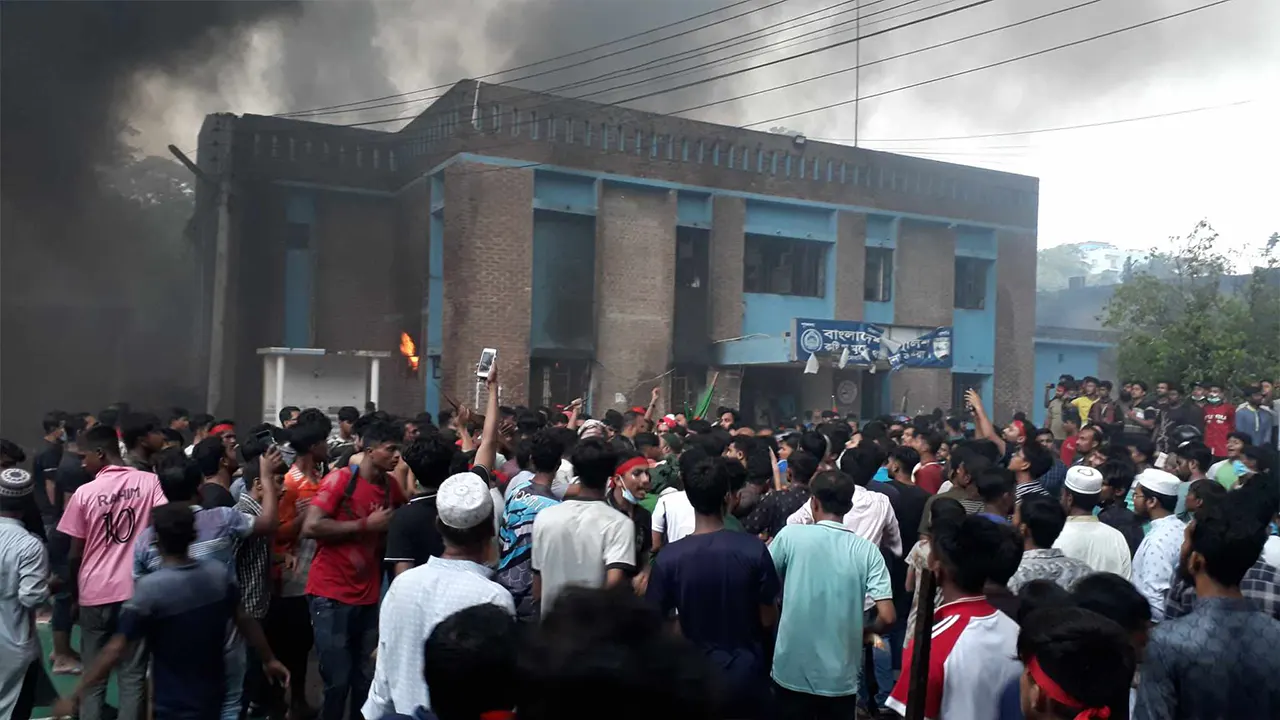 কুষ্টিয়া থানায় অগ্নিকাণ্ডের ঘটনা ঘটে। ছবি : কালবেলা