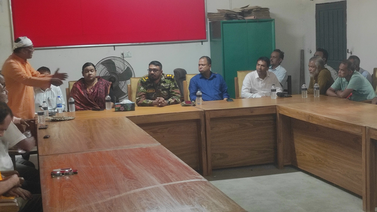 টাঙ্গাইলের গোপালপুর সরকারি কলেজ অডিটরিয়ামে আইনশৃঙ্খলা সভায় লে. কর্নেল আজাদ। ছবি : কালবেলা
