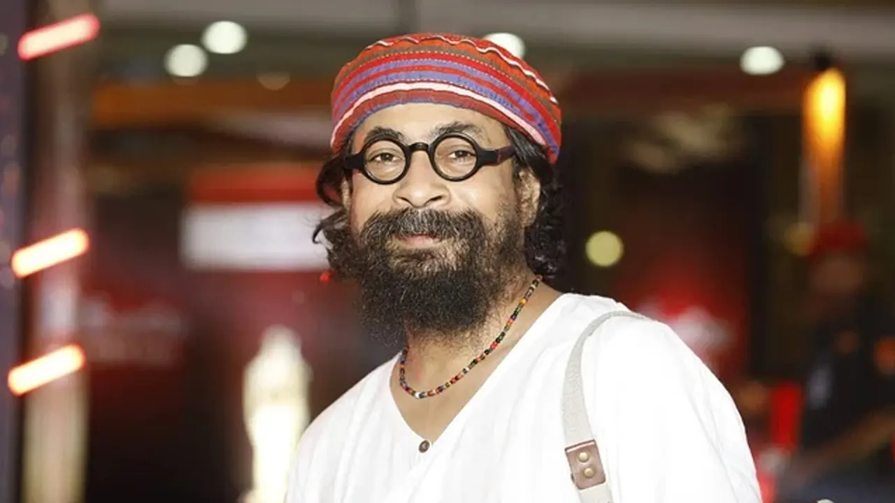 এক কাপড়ে বাড়ি থেকে বের করে দেওয়া হয় শিল্পী রাহুলকে। ছবি : সংগৃহীত