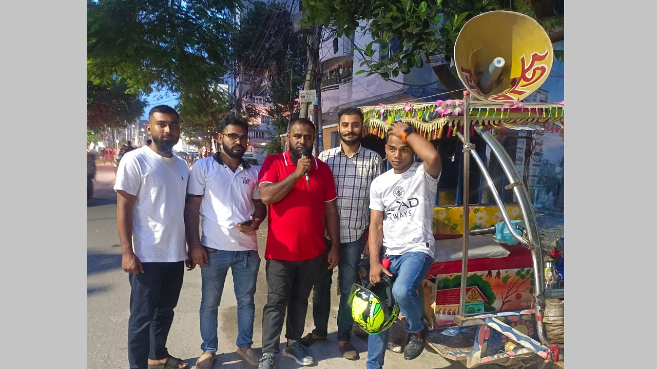 ডাকাতি রোধ ও মন্দির পাহারায় ছাত্রদলের নেতাকর্মীরা। ছবি : কালবেলা