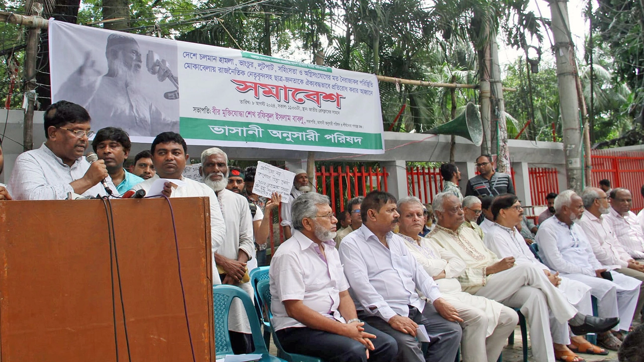 জাতীয় প্রেস ক্লাবের সামনে ভাসানী অনুসারী পরিষদের এক সমাবেশ বক্তব্য দেন শেখ রফিকুল ইসলাম বাবলু। ছবি : কালবেলা