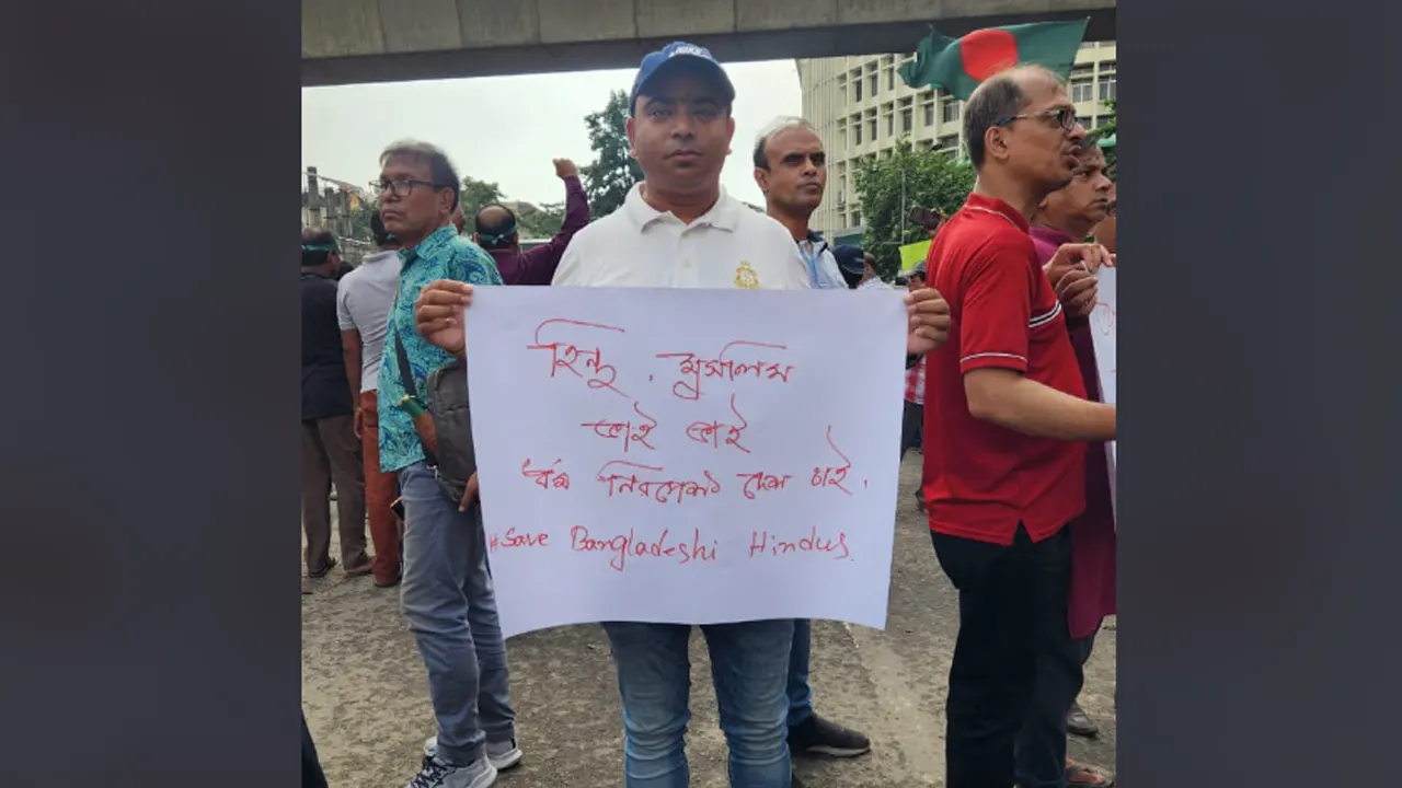 রাজধানীর শাহবাগে সনাতনী সমাবেশ হয়েছে। ছবি : কালবেলা