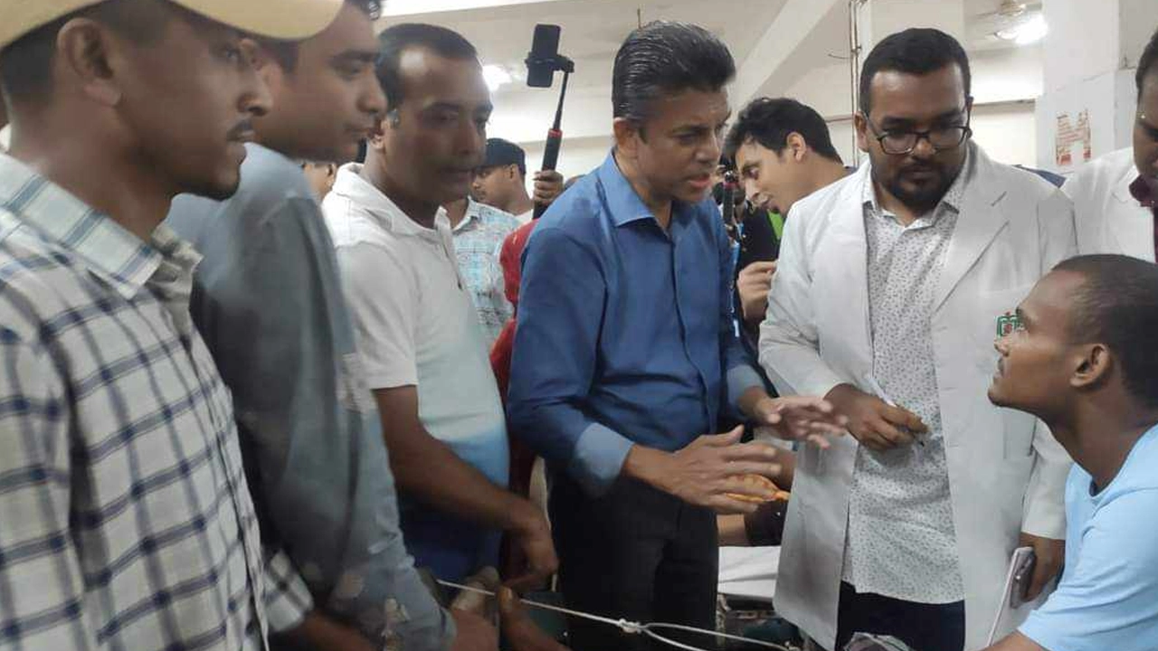 পঙ্গু হাসপাতালে তারেক রহমানের প্রতিনিধি দল। ছবি : কালবেলা