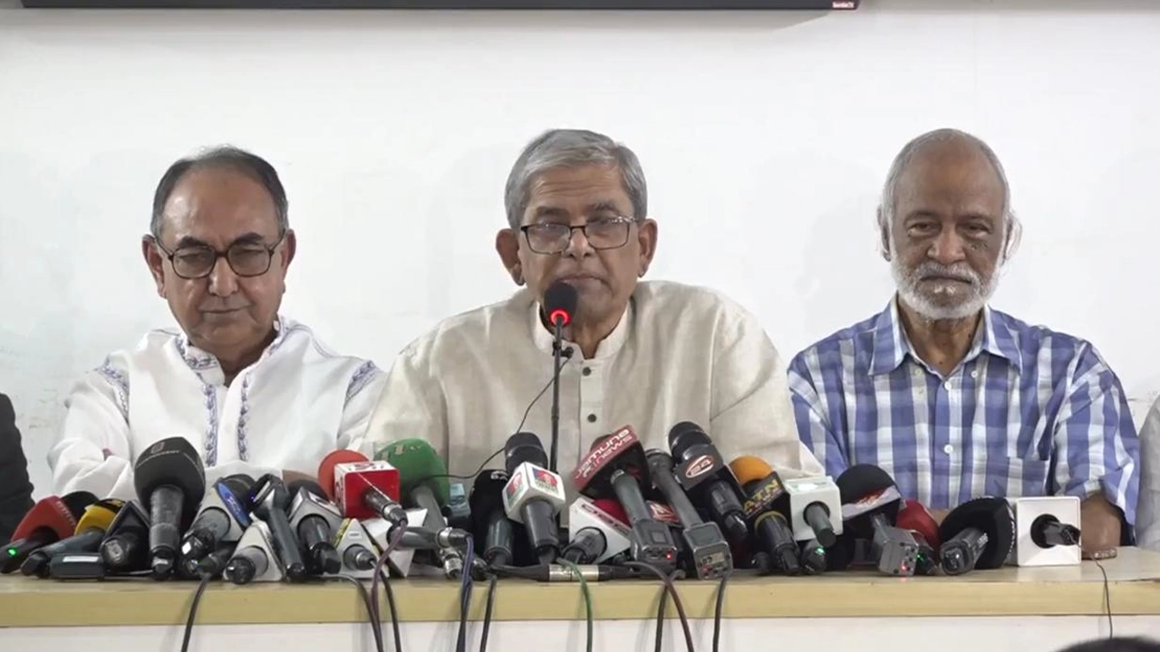সংবাদ সম্মেলনে বক্তব্য দেন মির্জা ফখরুল ইসলাম আলমগীর। ছবি : কালবেলা