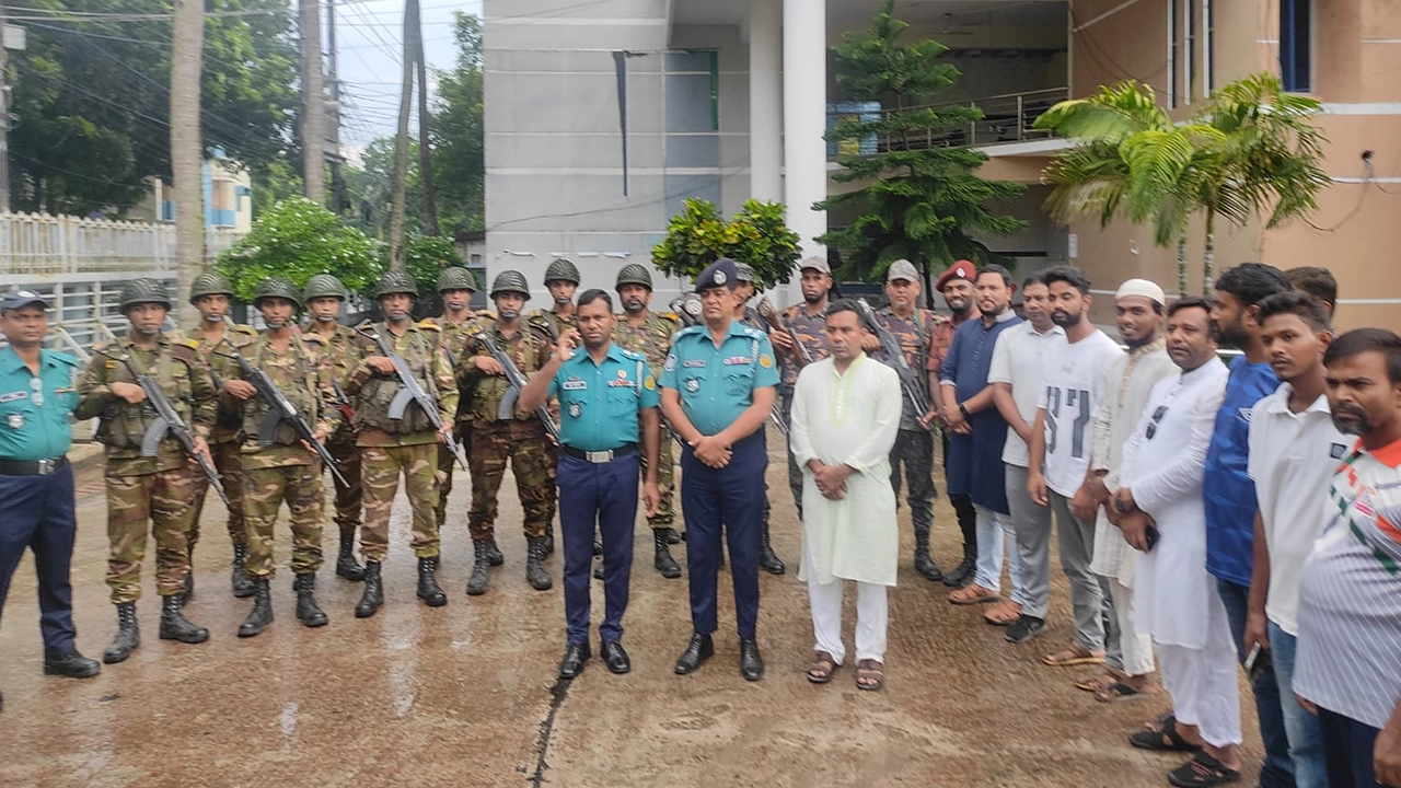 রাজশাহীর থানাগুলোতে ফিরতে শুরু করেছে পুলিশ সদস্যরা। ছবি : কালবেলা