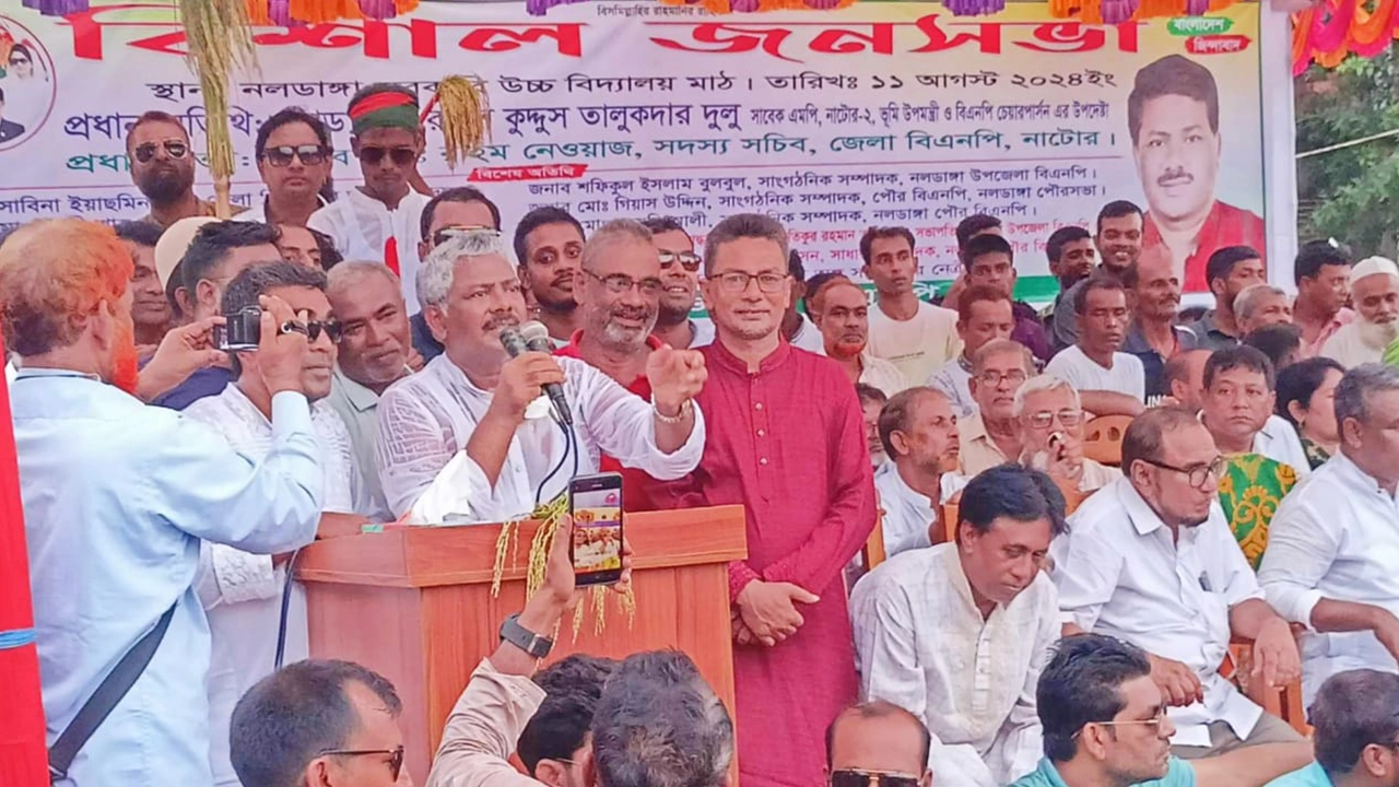 নাটোরের নলডাঙ্গায় বিএনপি আয়োজিত জনসভায় প্রধান অতিথির বক্তব্য দেন এম রুহুল কুদ্দুস তালুকদার দুলু। ছবি : কালবেলা