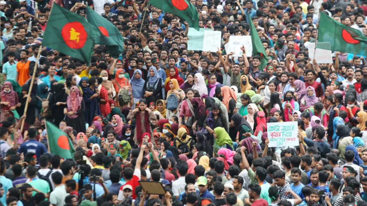 শাহবাগ মোড়ে আন্দোলনকারীদের অবস্থান। পুরোনো ছবি