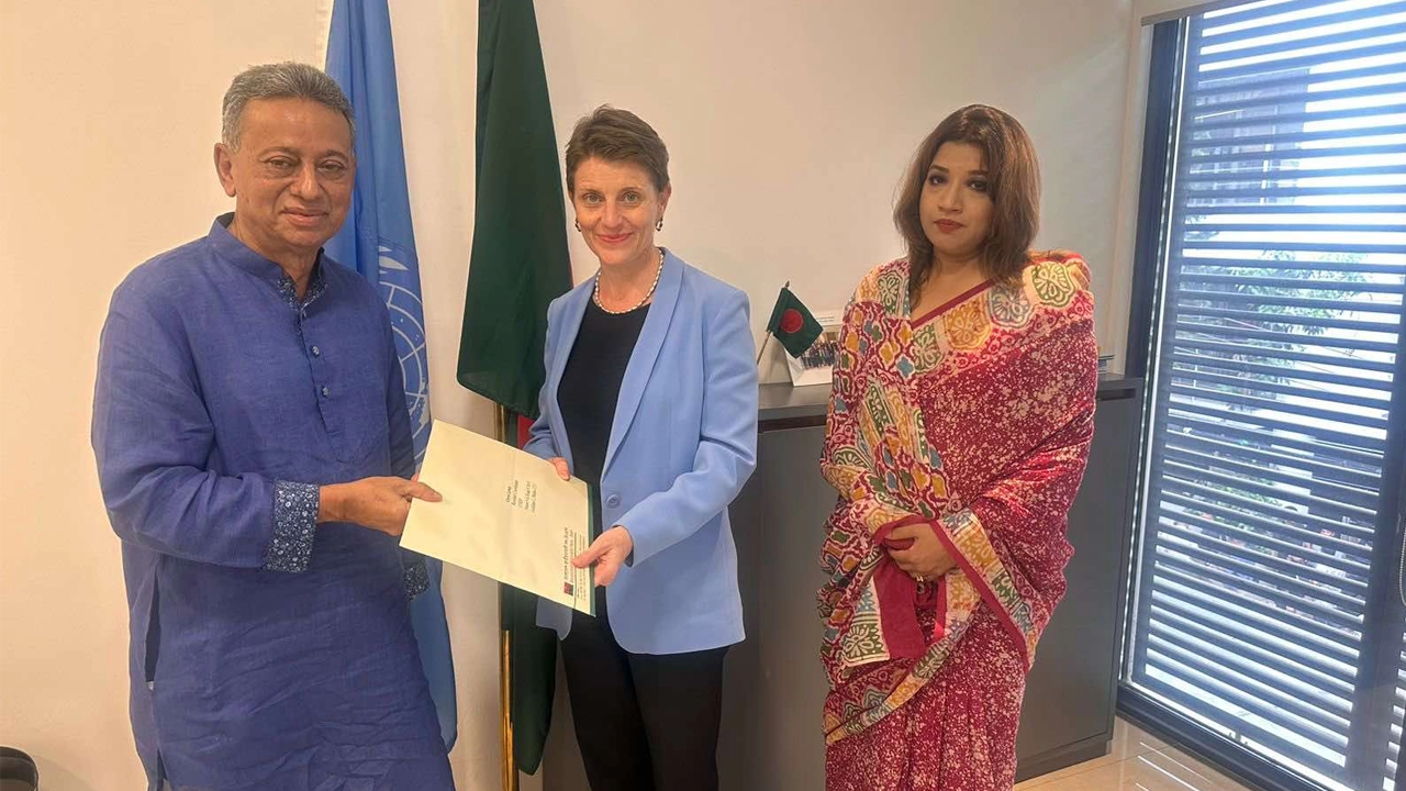 ঢাকাস্থ জাতিসংঘের আবাসিক প্রতিনিধির সঙ্গে বৈঠক করেছেন বিএনপির আমীর খসরু মাহমুদ চৌধুরী ও শামা ওবায়েদ। ছবি : কালবেলা