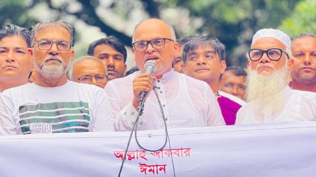 রাজধানীর বনানীতে এক সমাবেশে বক্তব্য দেন জাকের পার্টির মহাসচিব শামীম হায়দার। ছবি : কালবেলা