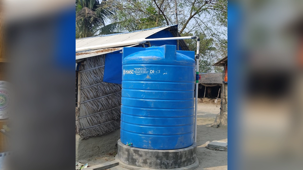জনস্বাস্থ্য প্রকৌশল অধিদপ্তরের মাধ্যেমে সুপেয় পানির ট্যাঙ্ক স্থাপন করা হয়েছে। ছবি : কালবেলা