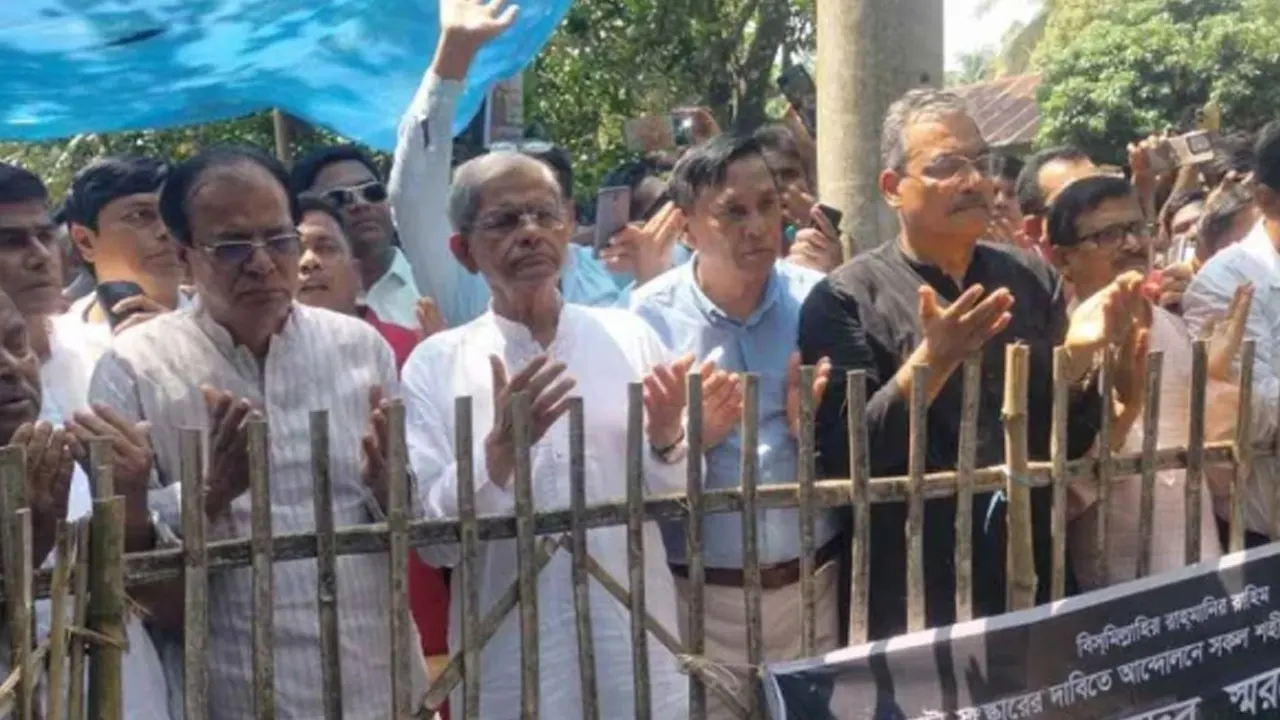 আবু সাঈদের কবর জিয়ারত করলেন মির্জা ফখরুল। ছবি : সংগৃহীত