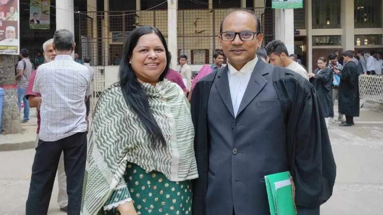 আদালতে প্রথম আলোর বিশেষ প্রতিনিধি রোজিনা ইসলাম। ছবি : কালবেলা