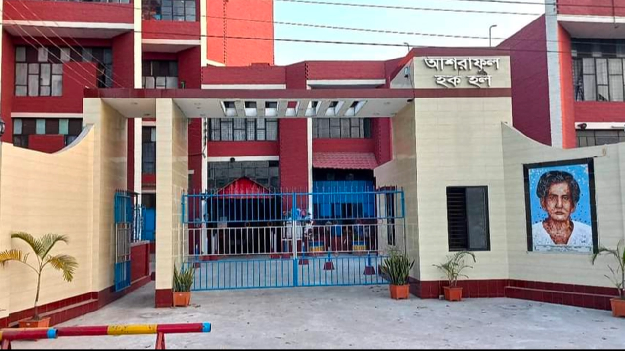 বাংলাদেশ কৃষি বিশ্ববিদ্যালয়ের আশরাফুল হক হল। ছবি : কালবেলা