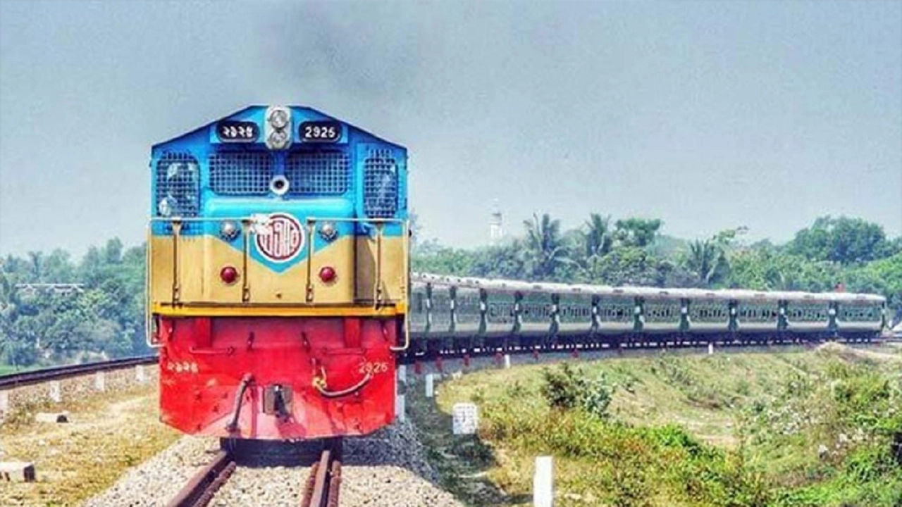 বাংলাদেশ রেলওয়ের ট্রেন। ছবি : সংগৃহীত