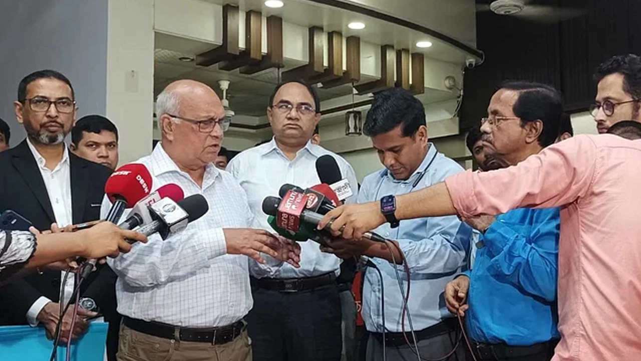 সাংবাদিকদের সঙ্গে সাক্ষাৎ। ছবি : কালবেলা