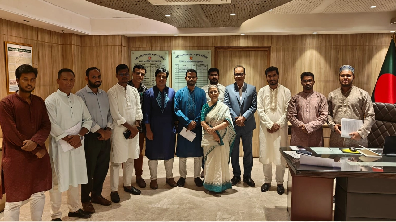 মৎস্য ও প্রাণিসম্পদ উপদেষ্টা ফরিদা আখতারের সঙ্গে বৈঠক করেছেন গণঅধিকার পরিষদের নেতারা। ছবি : সংগৃহীত
