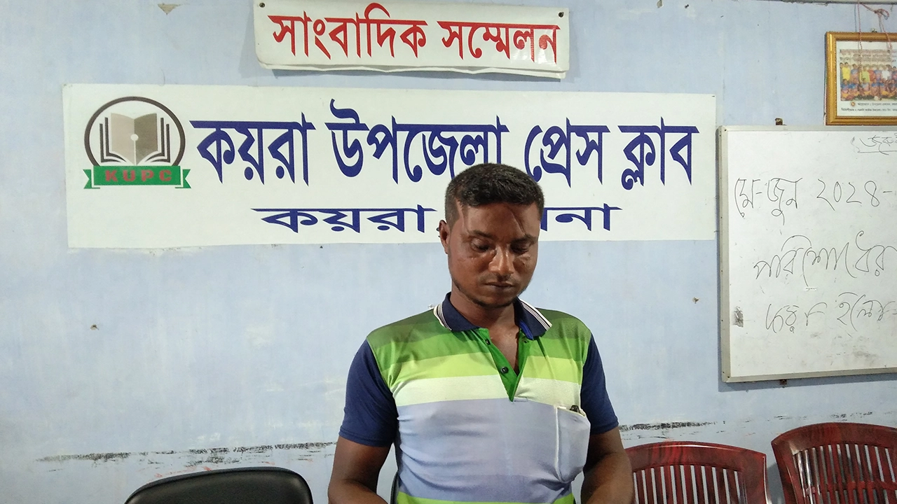 খুলনার কয়রায় সংবাদ সম্মেলনে কামাল হোসেন ওরফে (টাইগার) কামাল। ছবি : কালবেলা