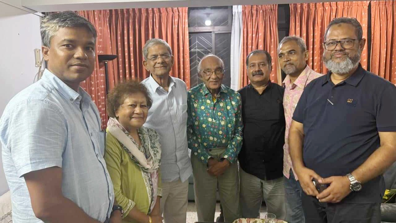 সাংবাদিক শফিক রেহমানের সঙ্গে দেখা করেছেন বিএনপির মহাসচিব মির্জা ফখরুল ইসলাম আলমগীর। ছবি : কালবেলা