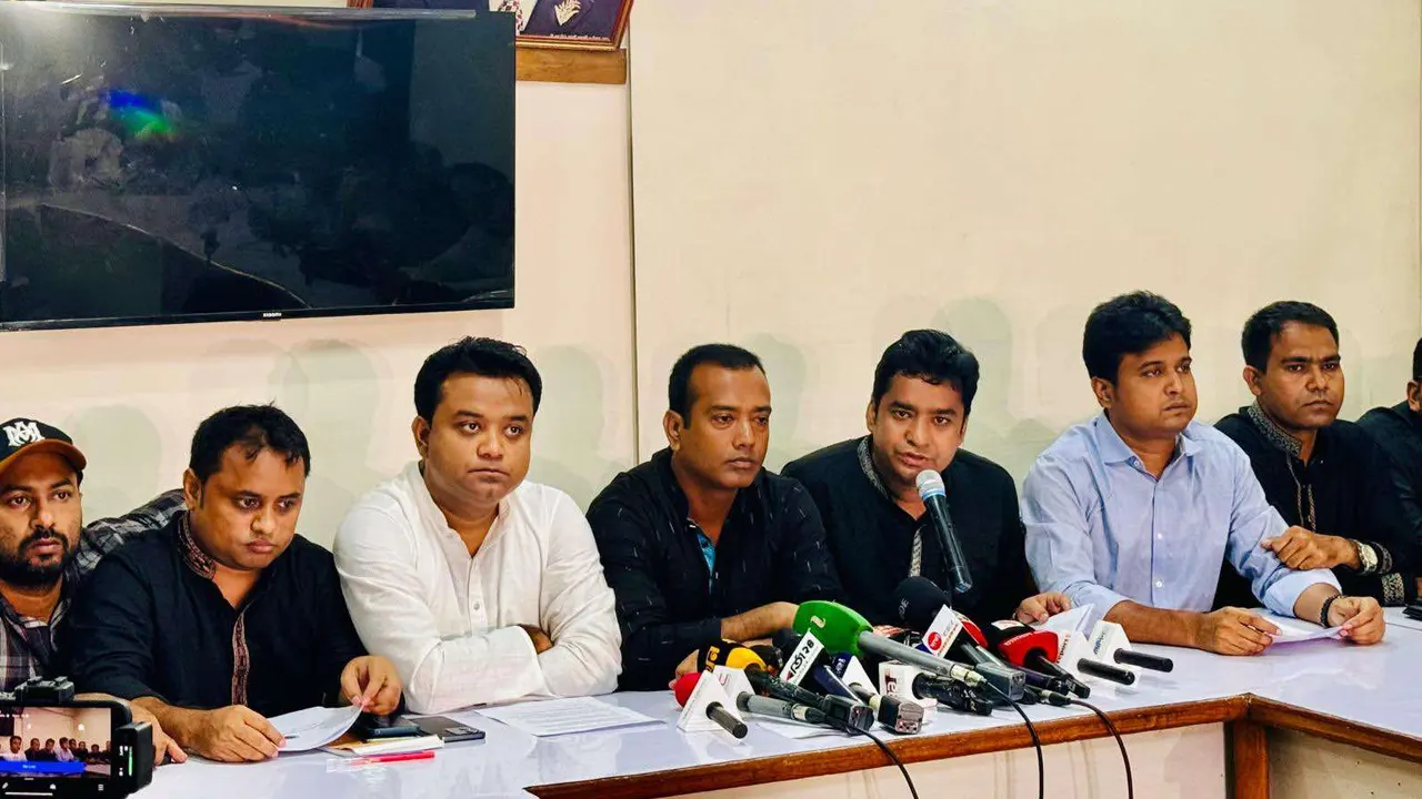 সংবাদ সম্মেলনে জাতীয়তাবাদী ছাত্রদল। ছবি : কালবেলা