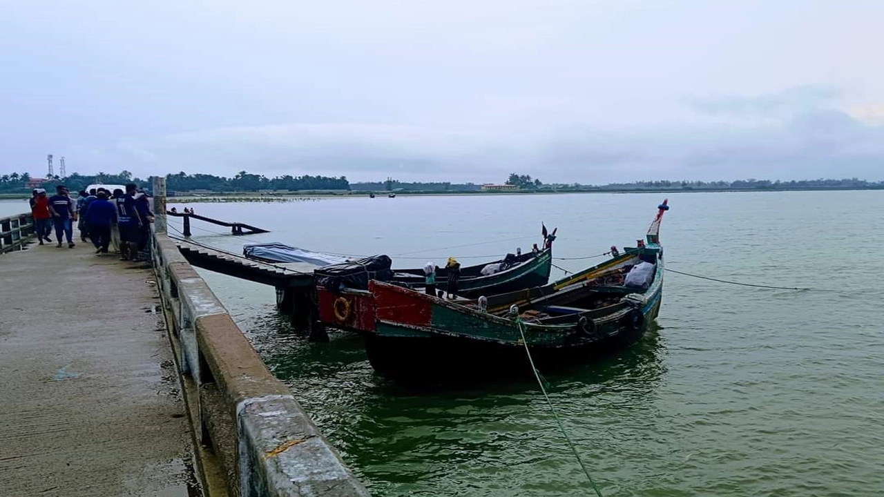 নাফ নদী থেকে সাতজনের মরদেহ উদ্ধার করা হয়েছে। ছবি : কালবেলা