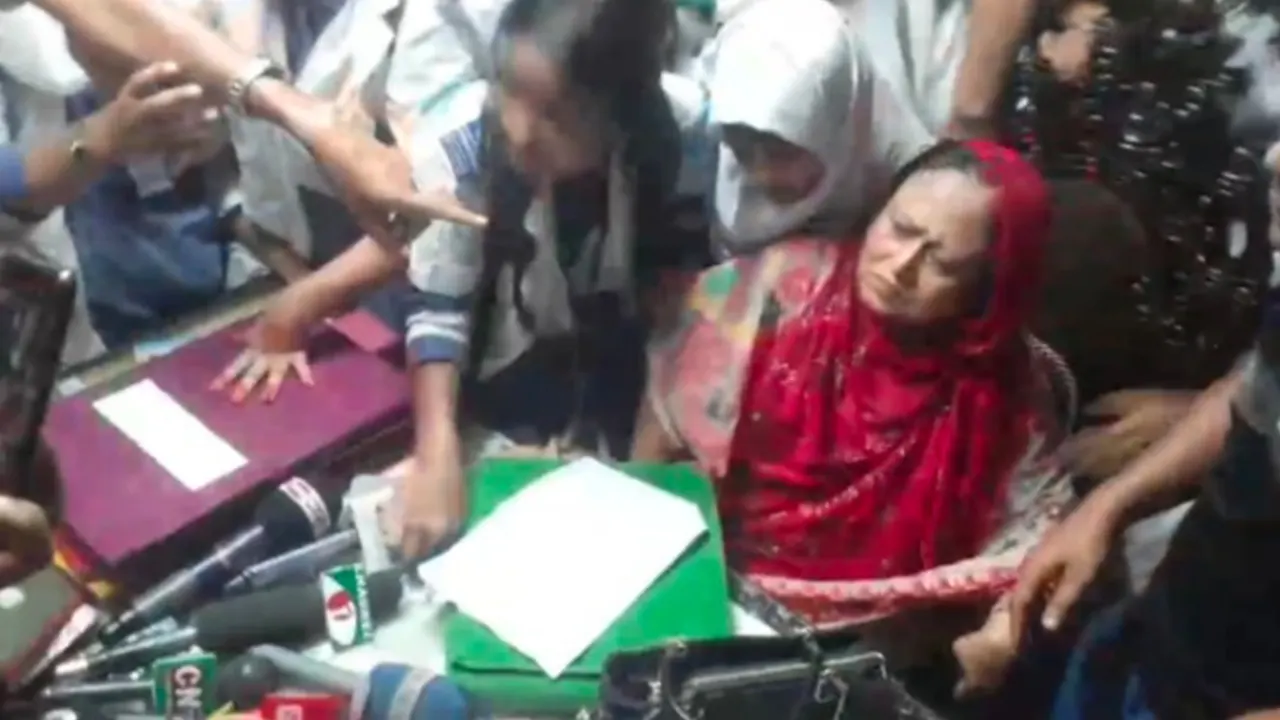 জেলা প্রশাসন পরিচালিত রংপুর কালেক্টরেট স্কুল এন্ড কলেজের অধ্যক্ষ মঞ্জুয়ারা পারভীন। ছবি : কালবেলা