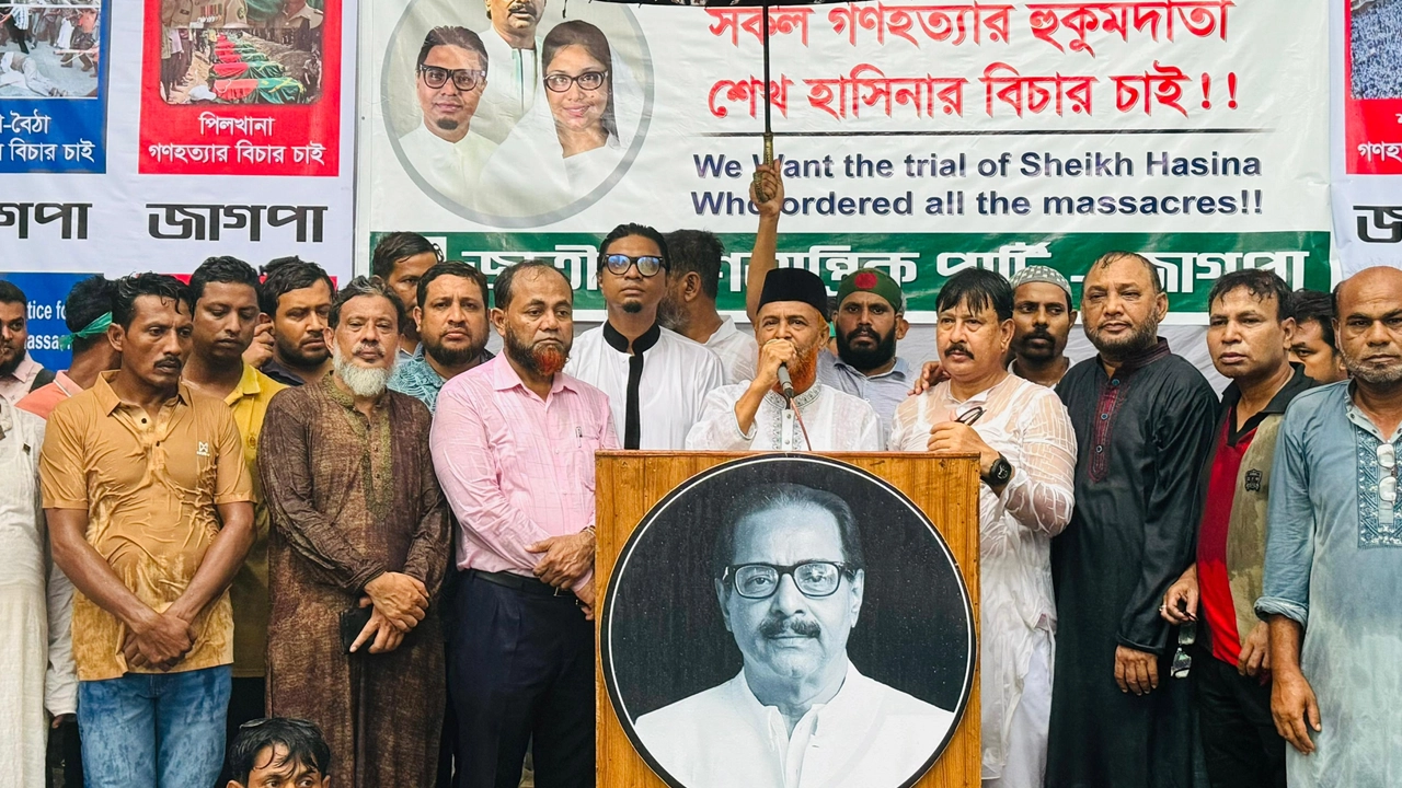 সমাবেশে বক্তব্য প্রদানকালে। ছবি : কালবেলা