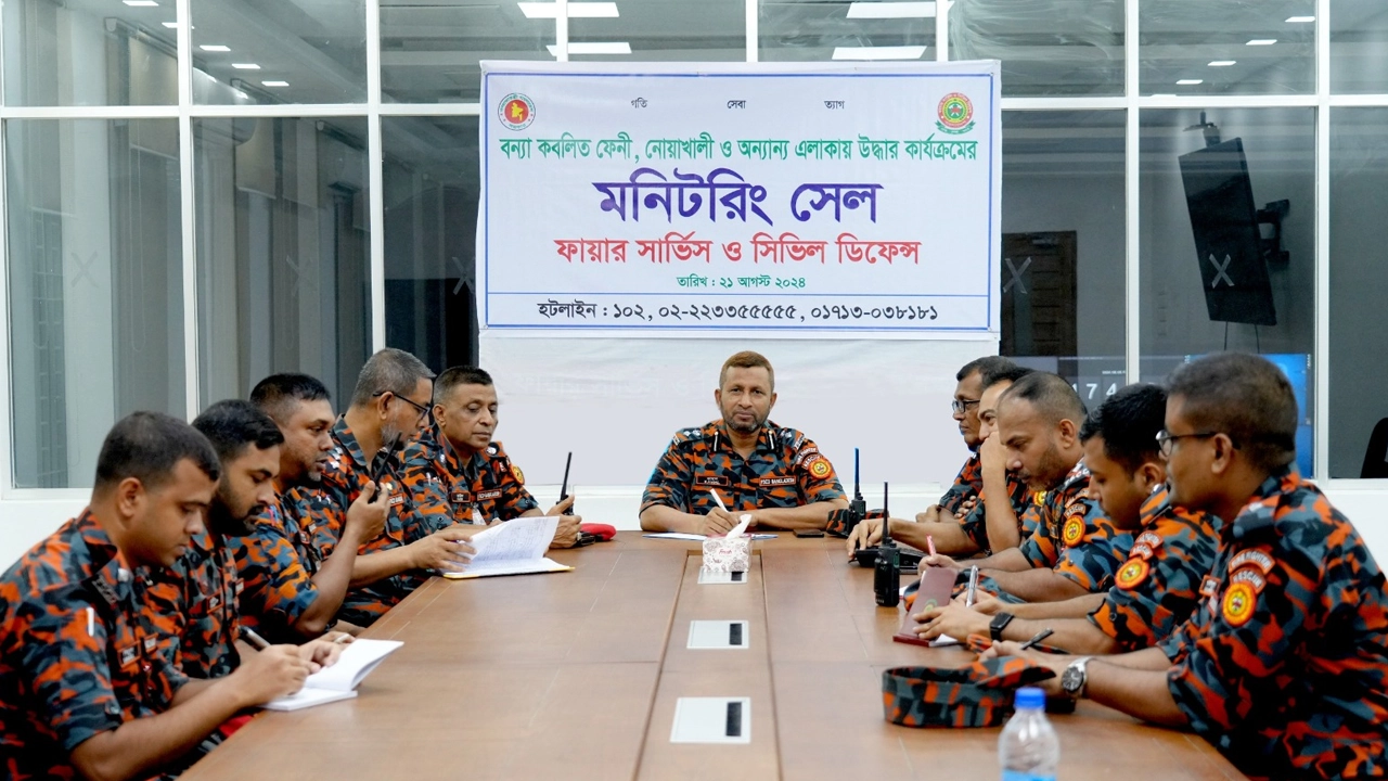 বন্যাকবলিত এলাকায় উদ্ধার বিষয়ে জরুরি সভা। ছবি : কালবেলা