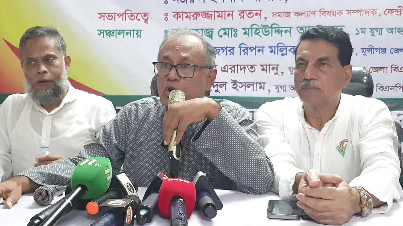 মুন্সীগঞ্জ জেলা বিএনপি কার্যালয়ে আলোচনা ও কর্মীসভায় কথা বলেন দলটির কেন্দ্রীয় কমিটির ভাইস চেয়ারম্যান ড. আসাদুজ্জামান রিপন। ছবি : কালবেলা