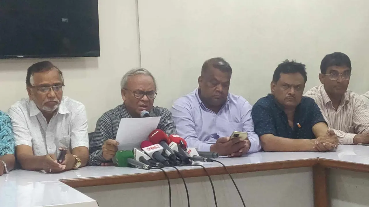 সংবাদ সম্মেলনে বিএনপি নেতা রুহুল কবির রেজভী। ছবি : কালবেলা