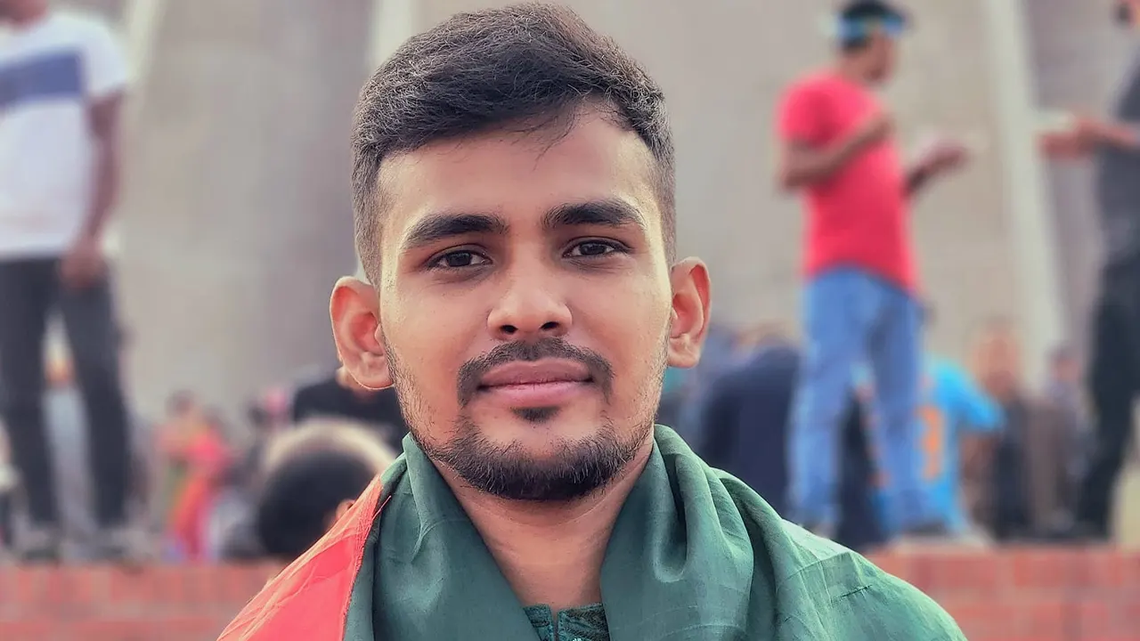 অন্তর্বর্তীকালীন সরকারের উপদেষ্টা আসিফ মাহমুদ। পুরোনো ছবি