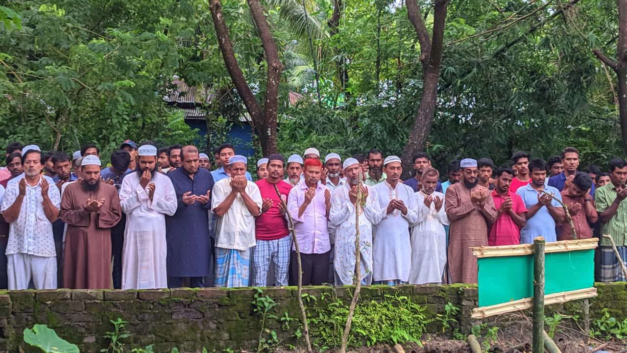 লিটনের কবর জিয়ারত করেন বিএনপির নেতাকর্মীরা। ছবি : কালবেলা