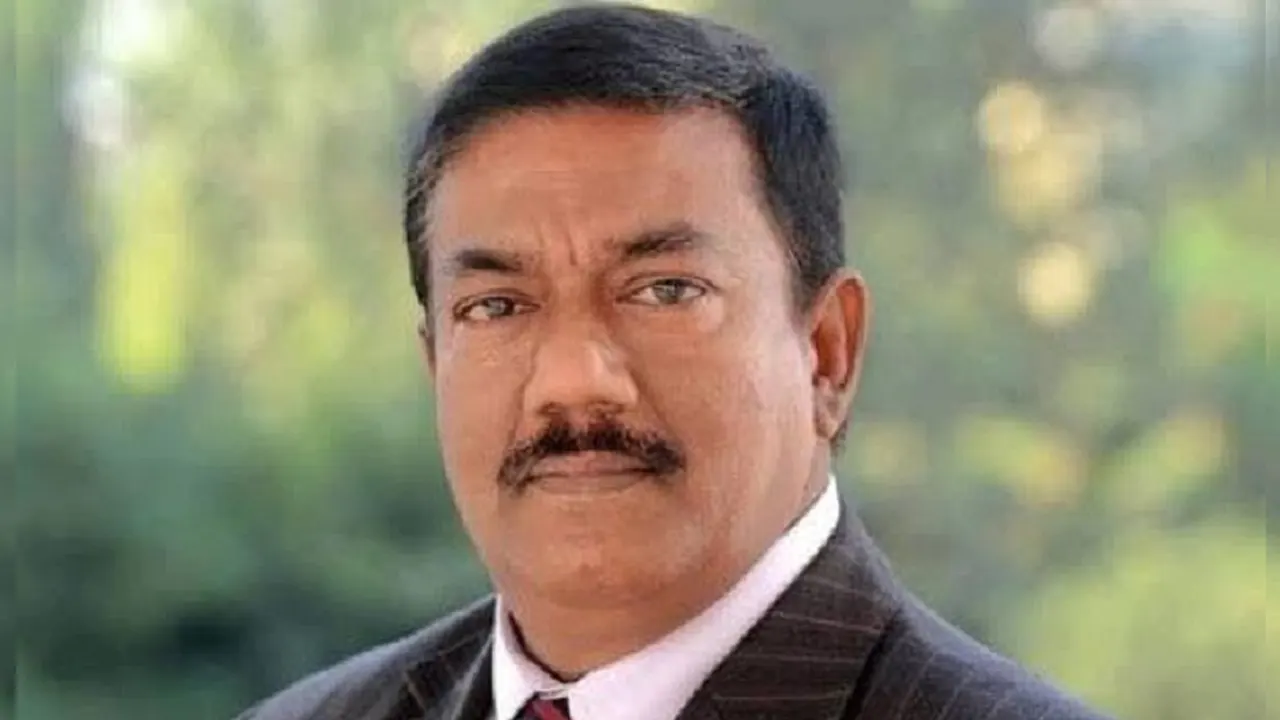 মন্ত্রিপরিষদের সাবেক সচিব কবির বিন আনোয়ার। পুরোনো ছবি