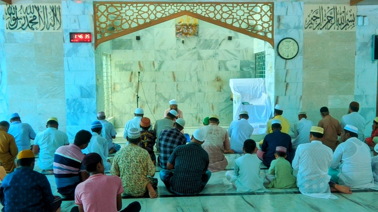 ব্রাহ্মণপাড়ায় বন্যার্তদের মাঝে উপজেলা প্রশাসনের ত্রাণ বিতরণ