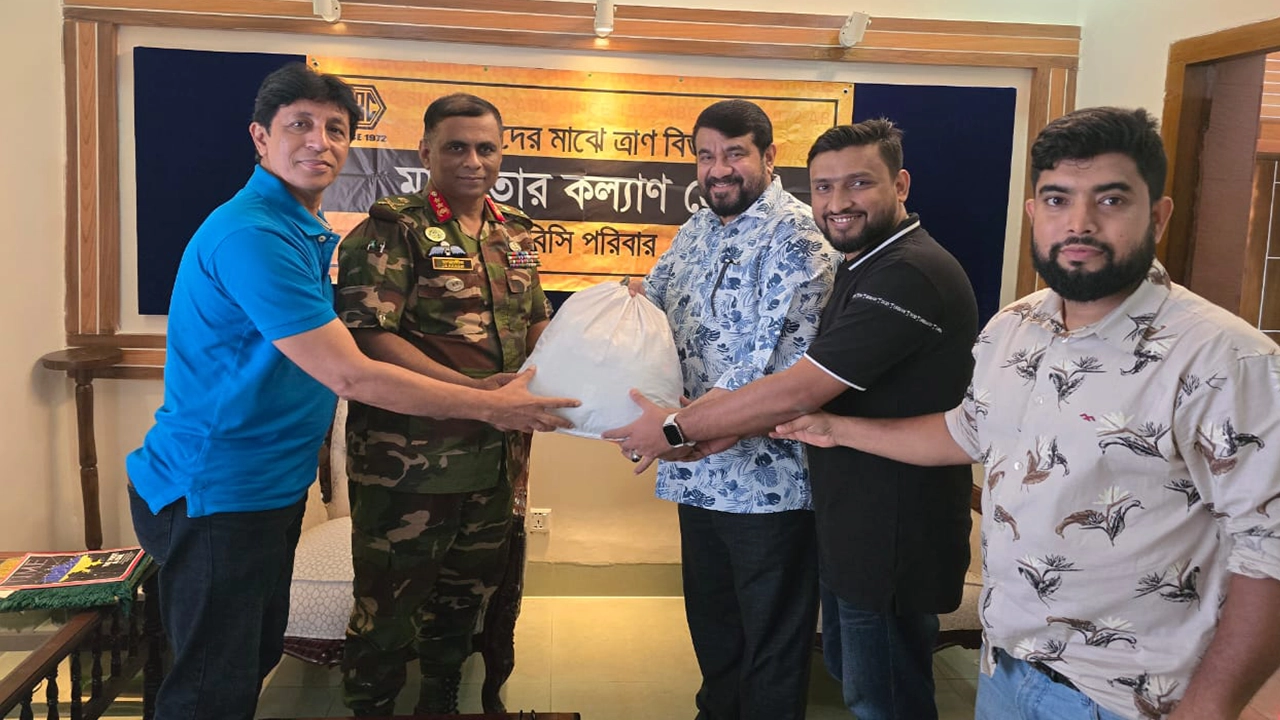 বন্যা দুর্গতদের সহযোগিতায় দেশের অন্যতম নির্মাণকারী প্রতিষ্ঠান এবিসি গ্রুপ। ছবি : কালবেলা
