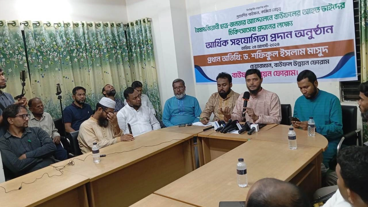 আর্থিক সহযোগিতা প্রদান অনুষ্ঠানে প্রধান অতিথির বক্তব্যে ড. মাসুদ। ছবি : কালবেলা