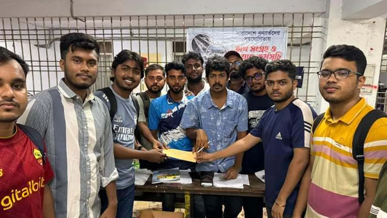 পূজার ব্যয় কমিয়ে বন্যার্তদের সহায়তা প্রদান। ছবি : কালবেলা